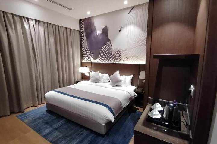 Room 7 of 37