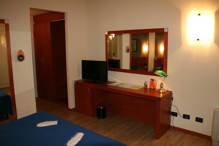 Room 8 of 36