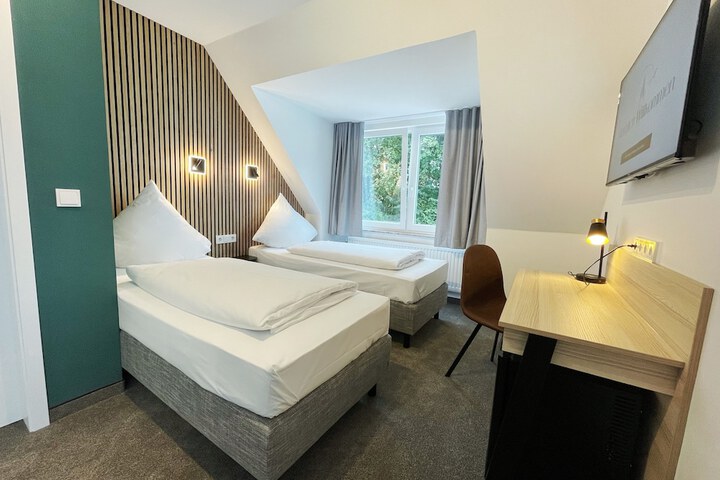 Room 16 of 32