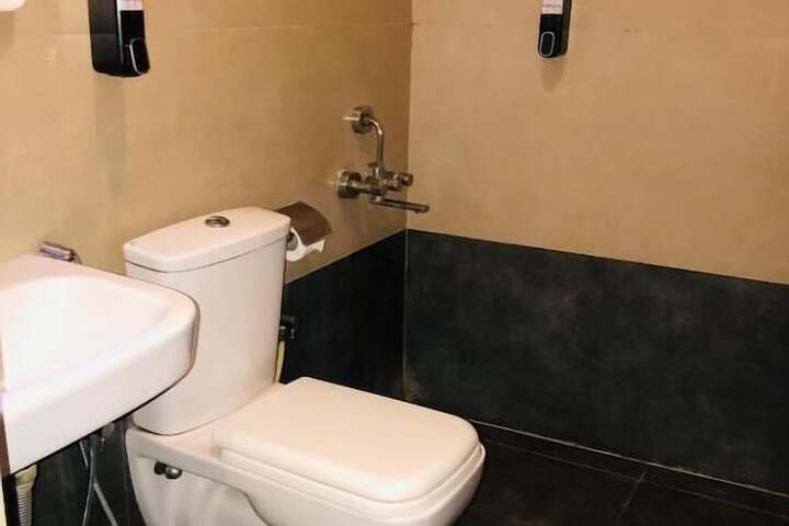 Room 17 of 27