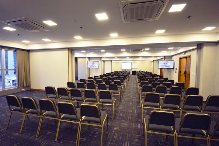 Ballroom/Hall 106 of 132