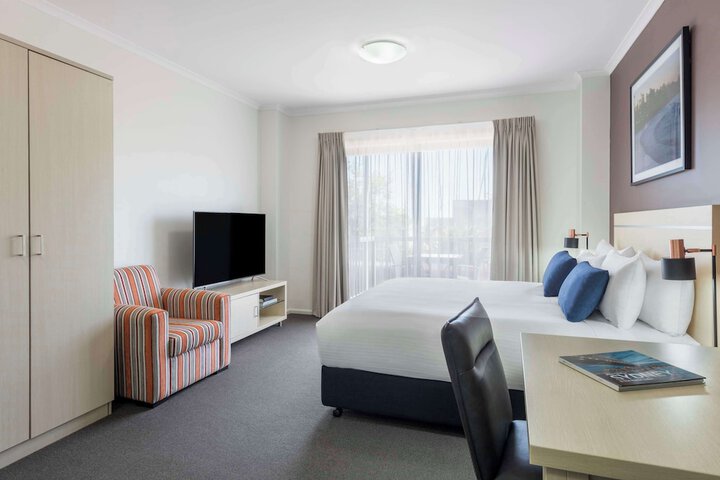 Room 27 of 190