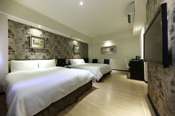 Room 10 of 62