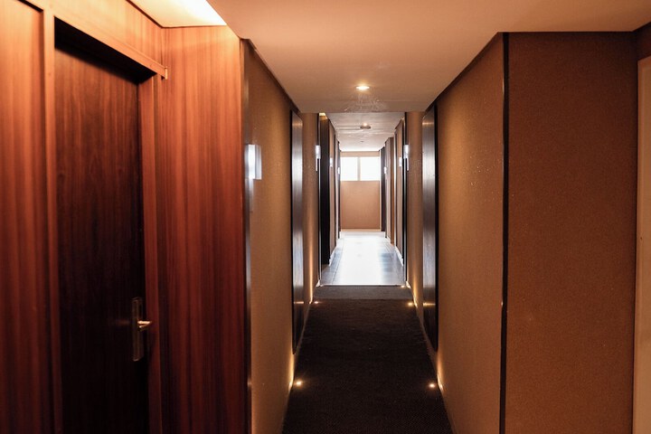Ballroom/Hall 83 of 86