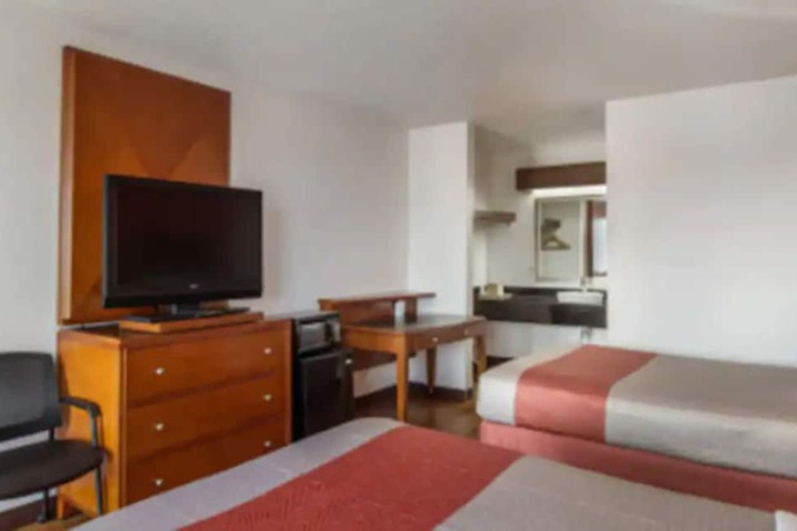 Room 30 of 61