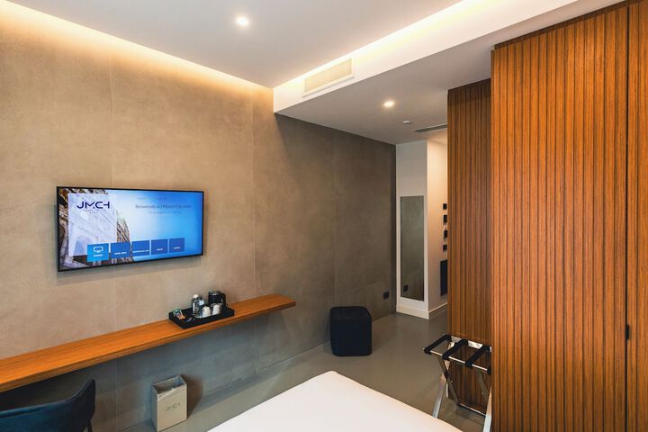 Room 18 of 77