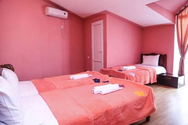 Room 2 of 94