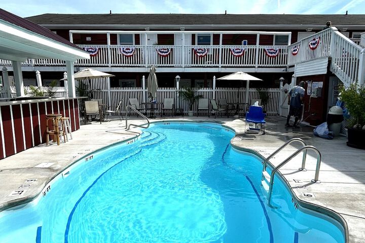 Pool 76 of 83