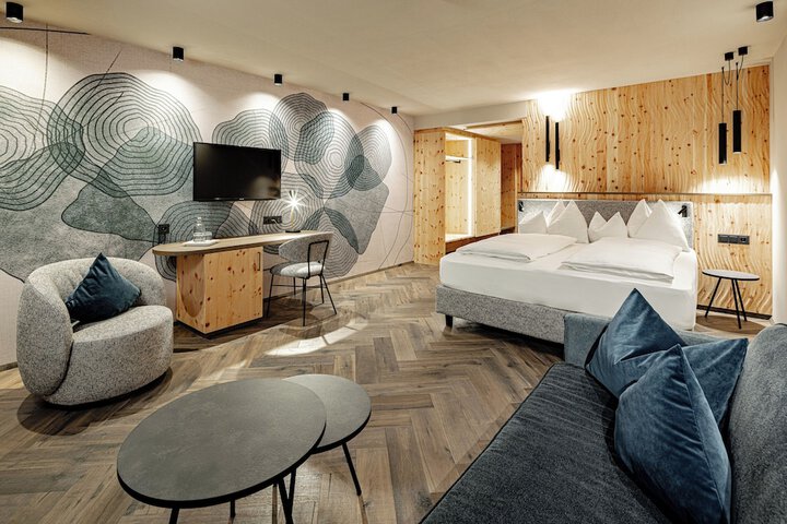 Room 13 of 76