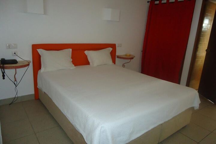 Room 5 of 37