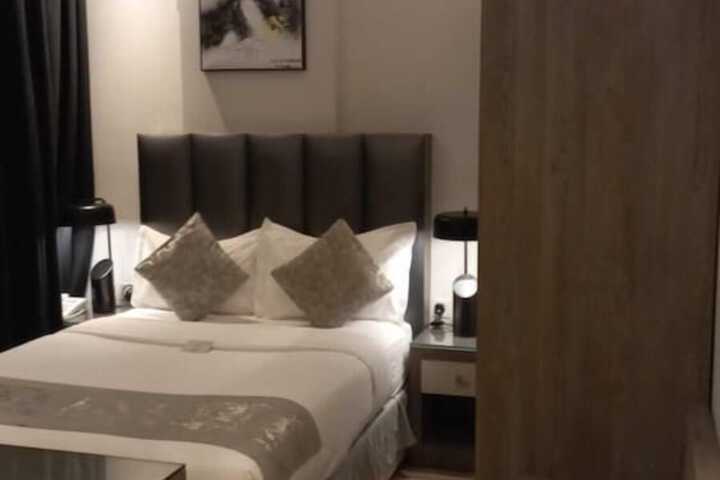 Room 14 of 25
