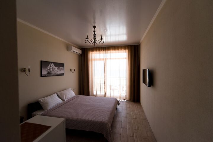 Room 33 of 43