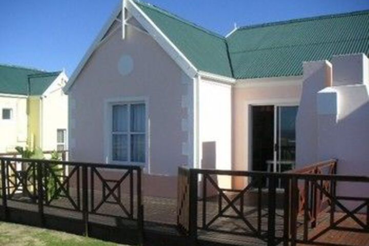 Waterside Living Estates - Claptons 33