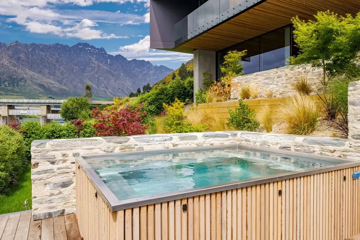 Pool 13 of 23