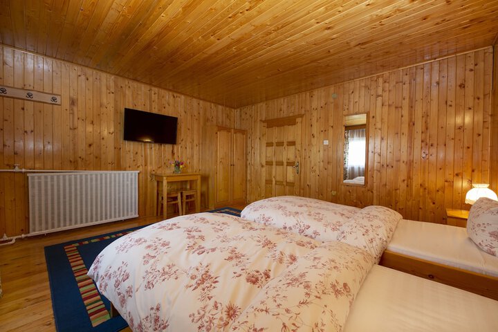 Room 8 of 9