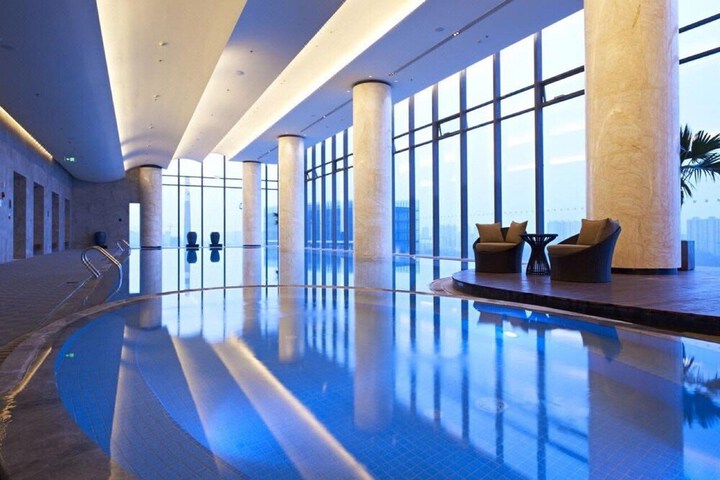 Hotel Pool