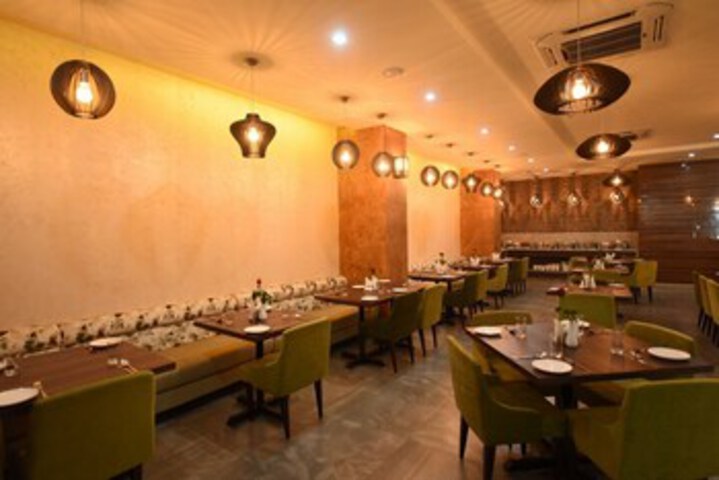 Dining 6 of 13