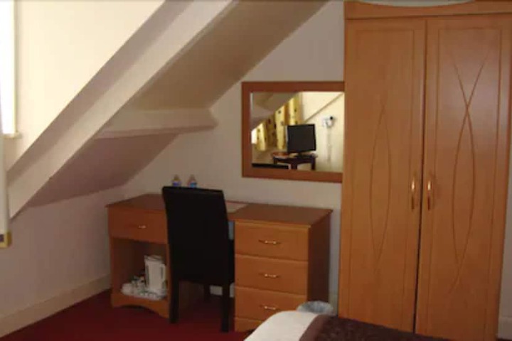 Room 30 of 59