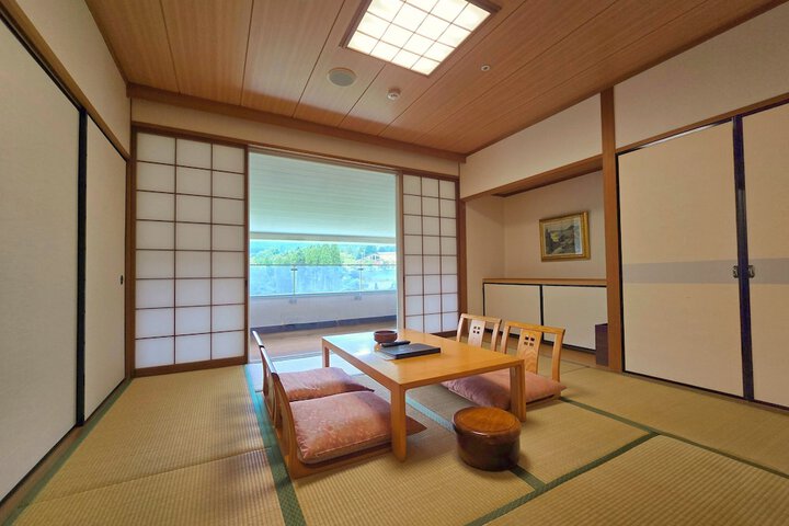 Room 28 of 53