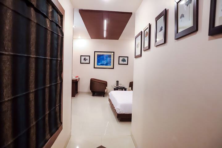 Room 15 of 32