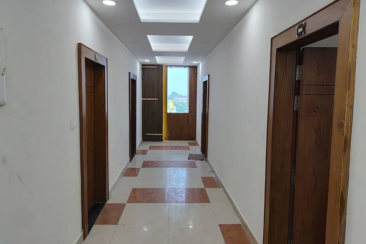 Ballroom/Hall 35 of 42