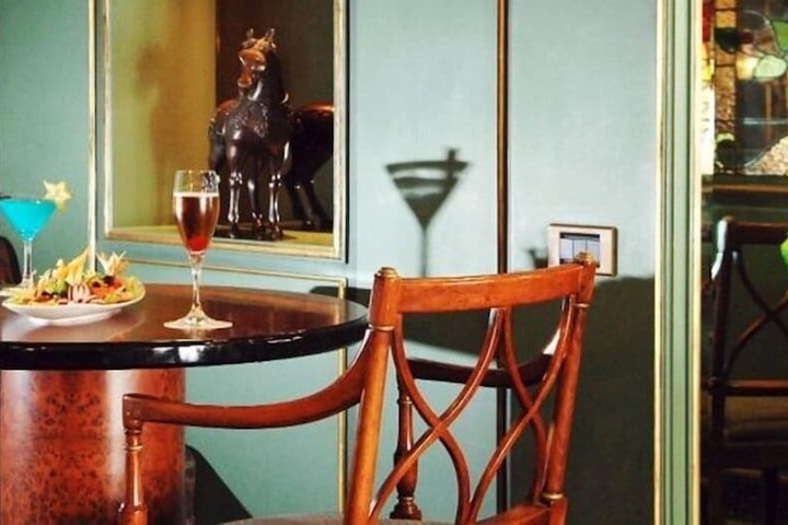 Lounge 75 of 96