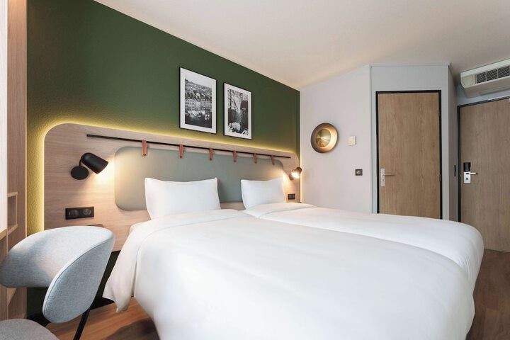 Room 7 of 29