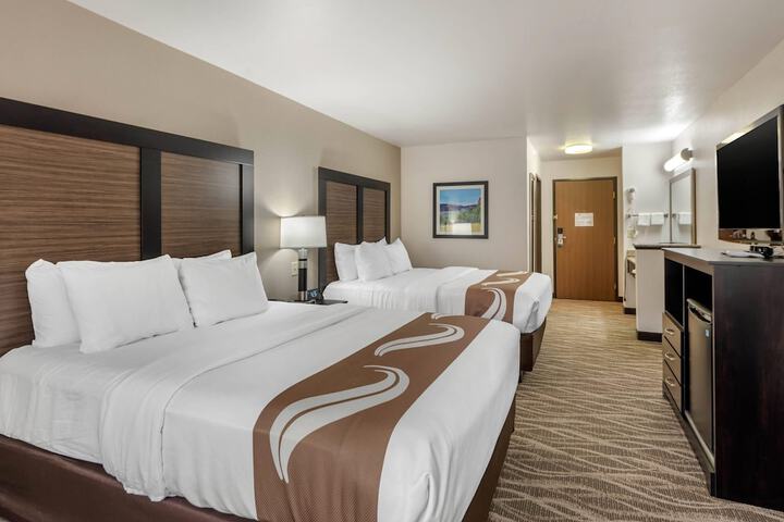 Room 32 of 65