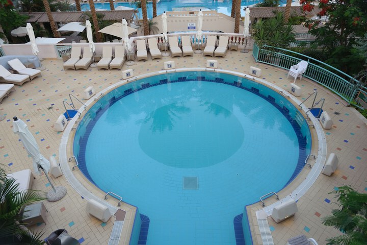 Hotel with Pool