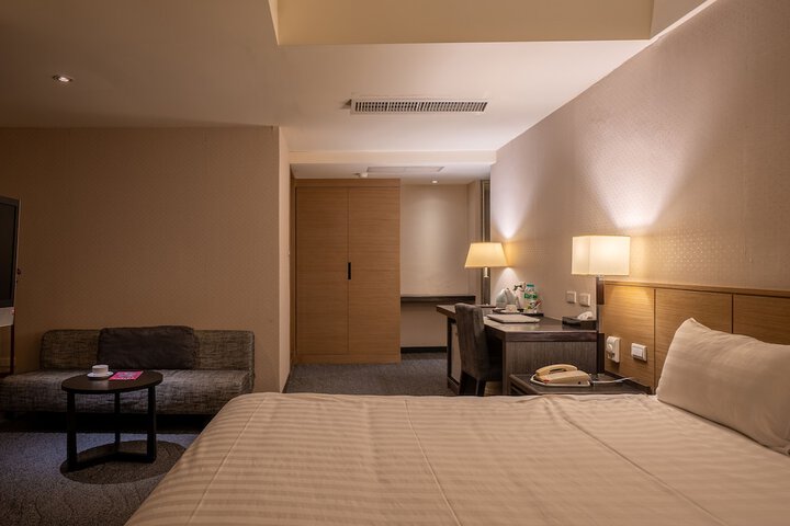 Room 12 of 119