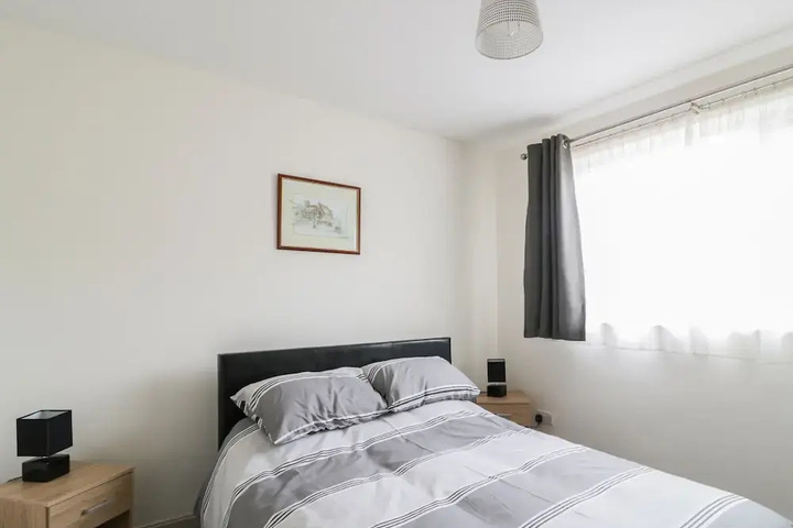 Room 4 of 12
