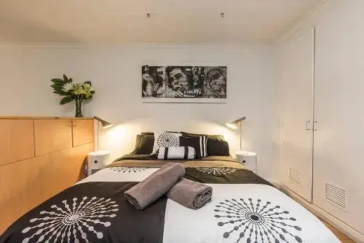Room 2 of 12