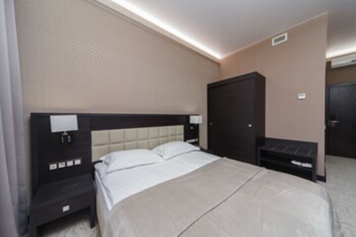 Room 73 of 76