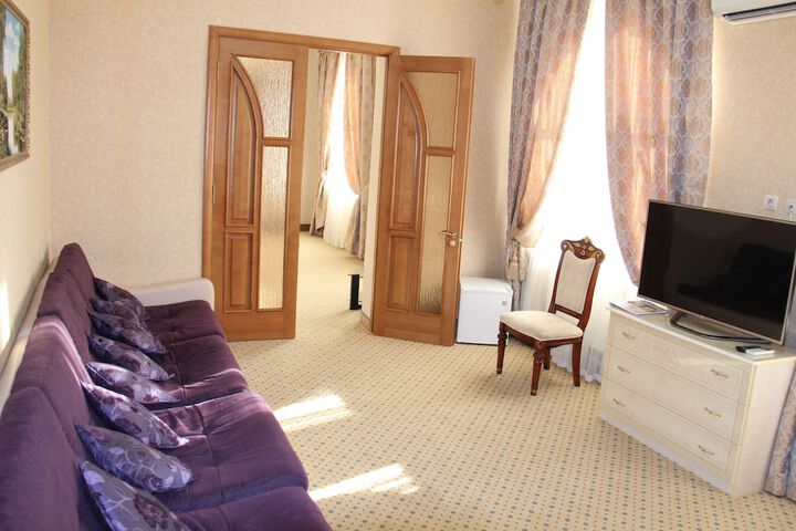 Room 5 of 43