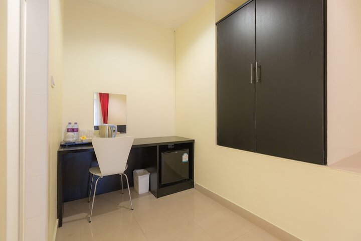 Room 46 of 100