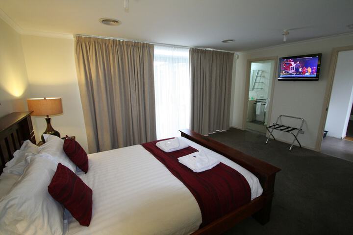 Room 5 of 71