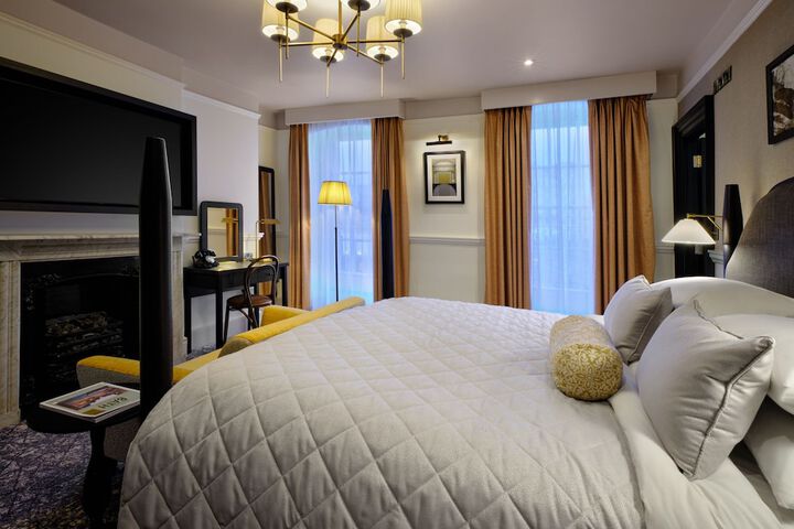 Room 27 of 81