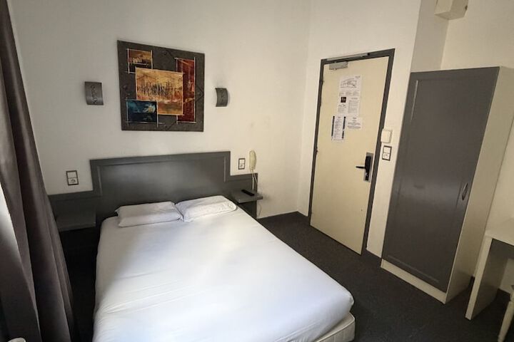 Room 16 of 42