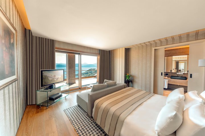 Room 106 of 320
