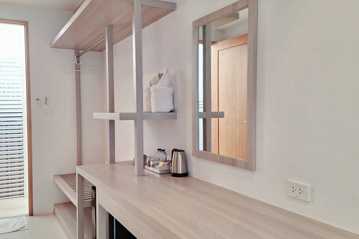 Room 4 of 175