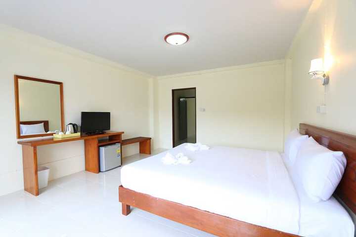 Room 8 of 18