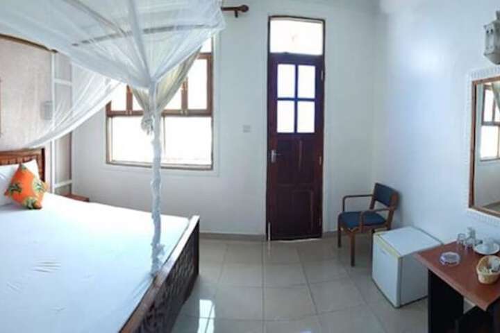 Room 6 of 135