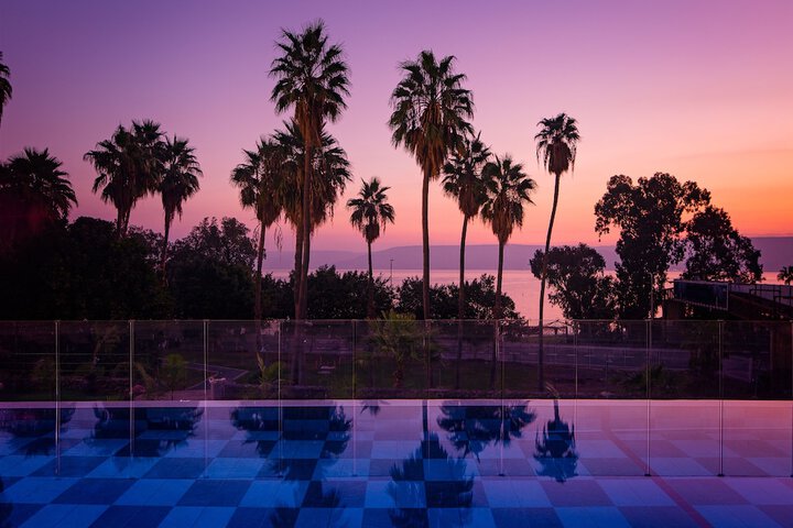 Hotel with Pool