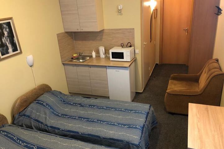 Room 7 of 12