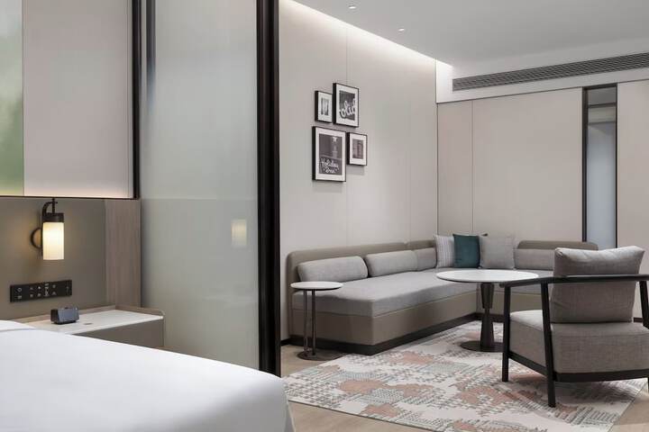 Room 51 of 88