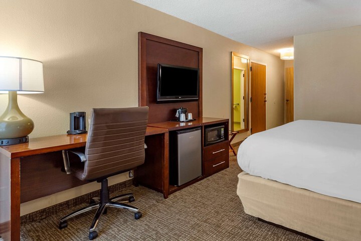1 King Bed (7 of 15)