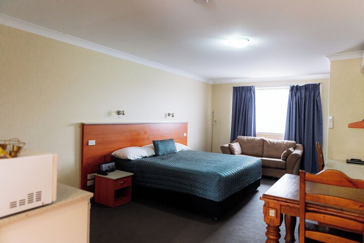Room 5 of 95