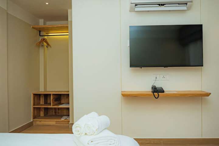 Room 6 of 25