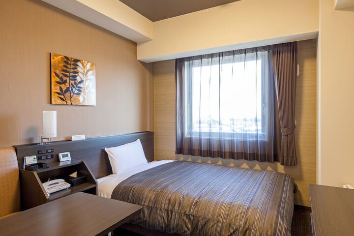 Room 4 of 28