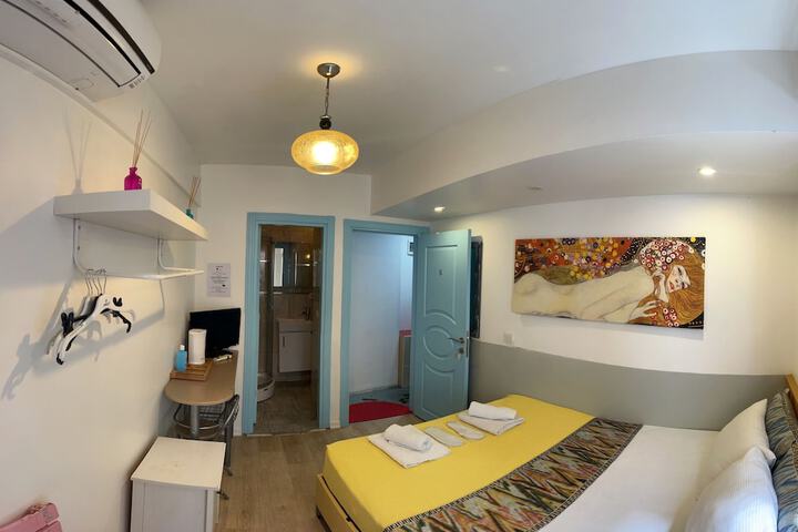 Room 6 of 23